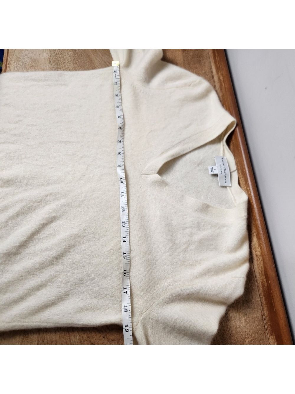 White + Warren Essentials Cashmere V-Neck Sweater | Size L - Picture 15 of 16